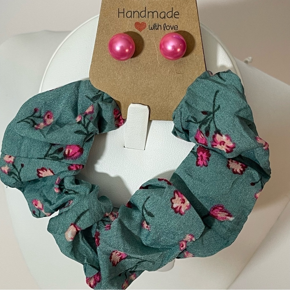 Handmade Pink Earrings and Floral Scrunchie
Set, Hypoallergenic Jewelry …​​​